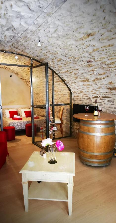Chambre de charme avec plein d authenticité du 13 ème siècle. 40m² Châteauneuf-du-Pape Extérieur photo
