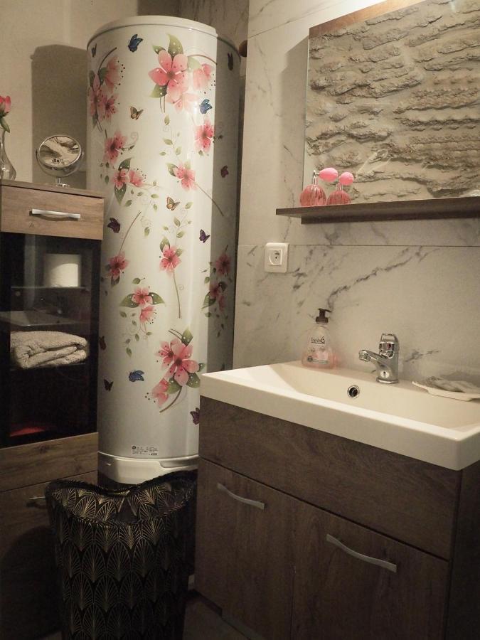 Chambre de charme avec plein d authenticité du 13 ème siècle. 40m² Châteauneuf-du-Pape Extérieur photo