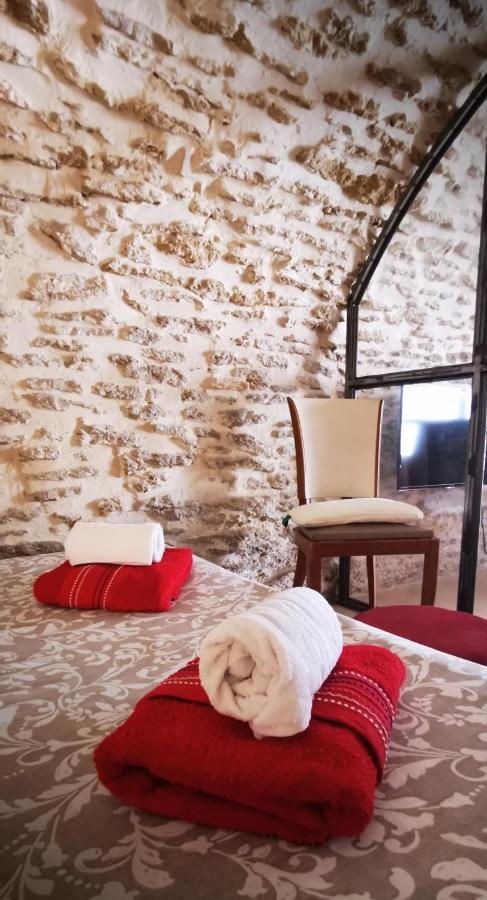 Chambre de charme avec plein d authenticité du 13 ème siècle. 40m² Châteauneuf-du-Pape Extérieur photo